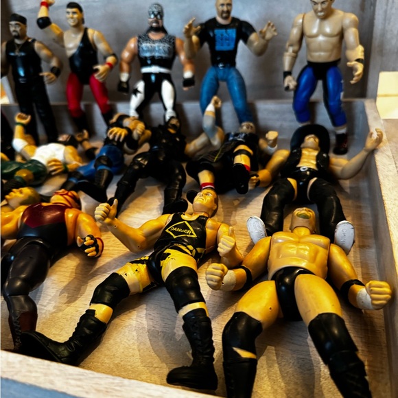 Vintage 1990’s WWE wrestler. Lot of 20 includes stone cold Steve Austin - Picture 5 of 6